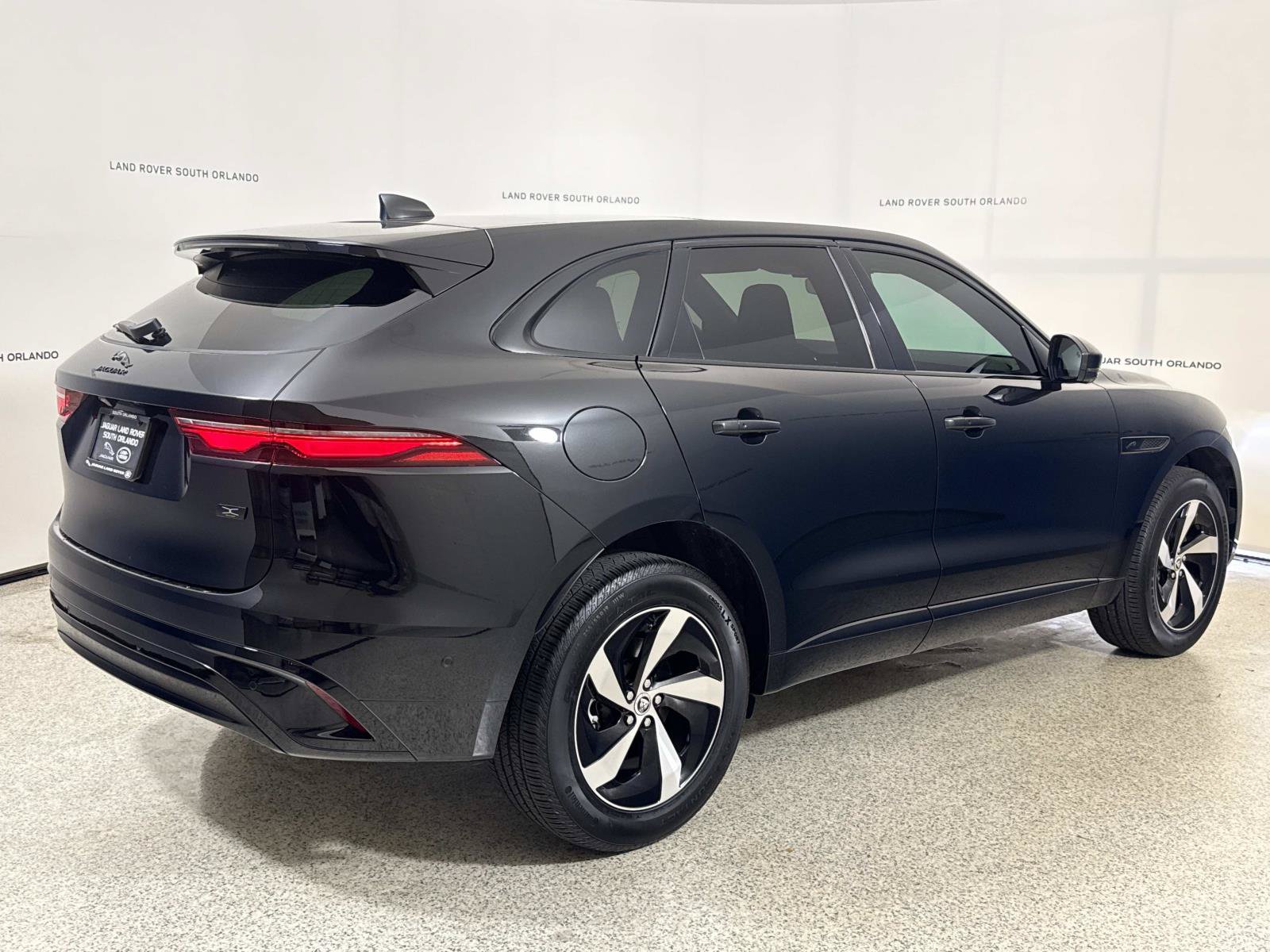 Certified 2026 Jaguar F-PACE R-Dynamic S AWD/4WD image 5