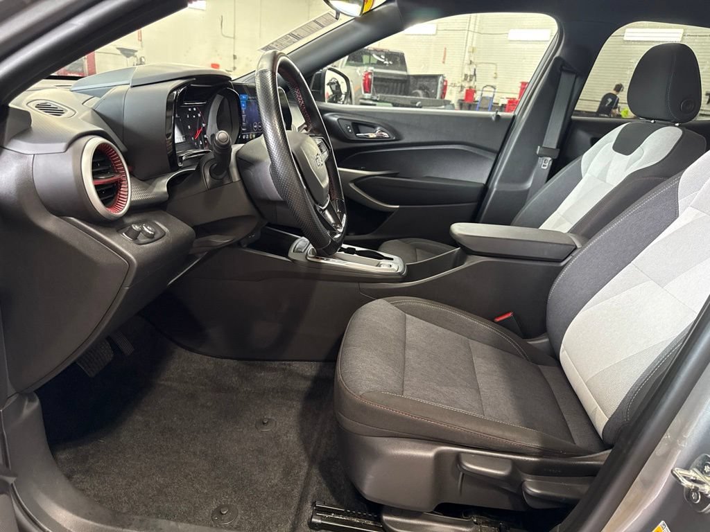 Used 2024 Chevrolet Trax RS w/ Driver Confidence Package FWD image 9