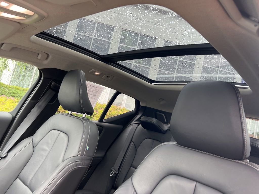 Certified 2023 Volvo XC40 B5 Plus w/ Protection Package Premier image 15