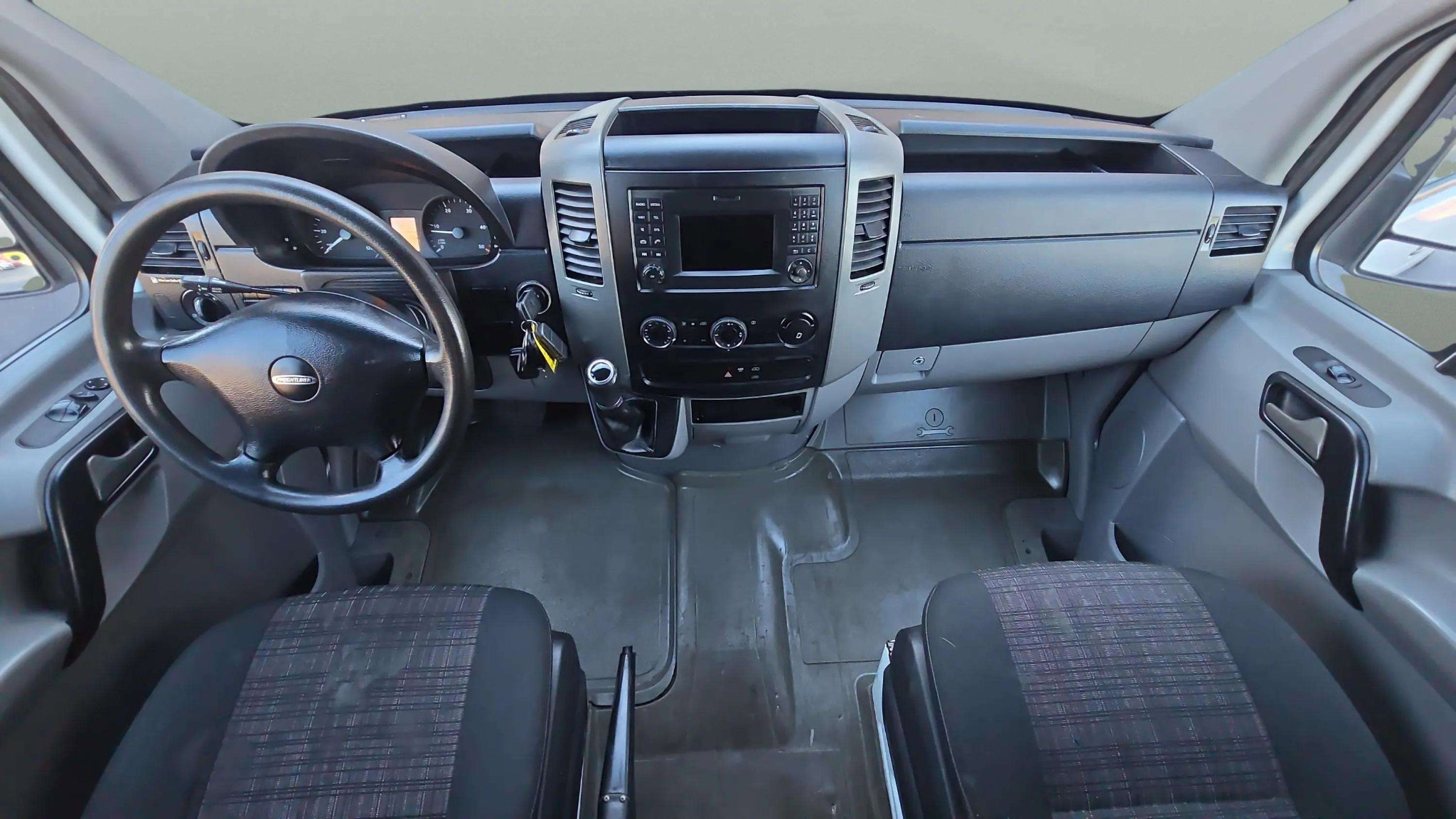 Used 2014 Freightliner Sprinter 3500 image 24