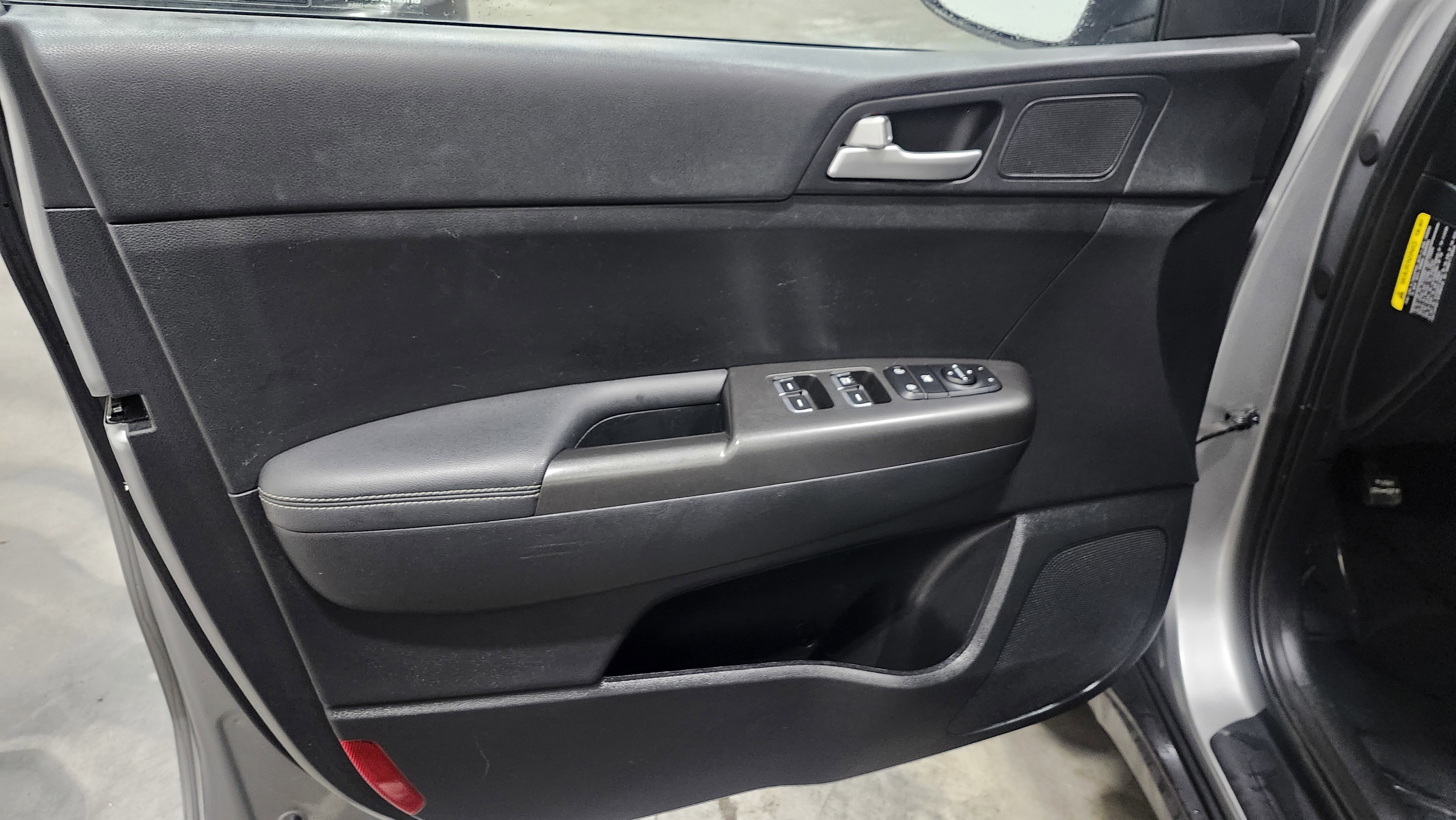 Used 2020 Kia Sportage LX image 22