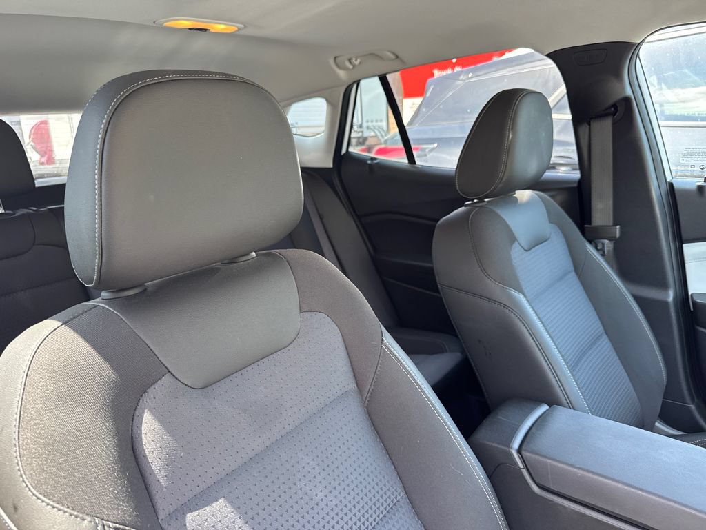 Used 2024 Chevrolet Trax LT w/ Sunroof Package FWD image 2