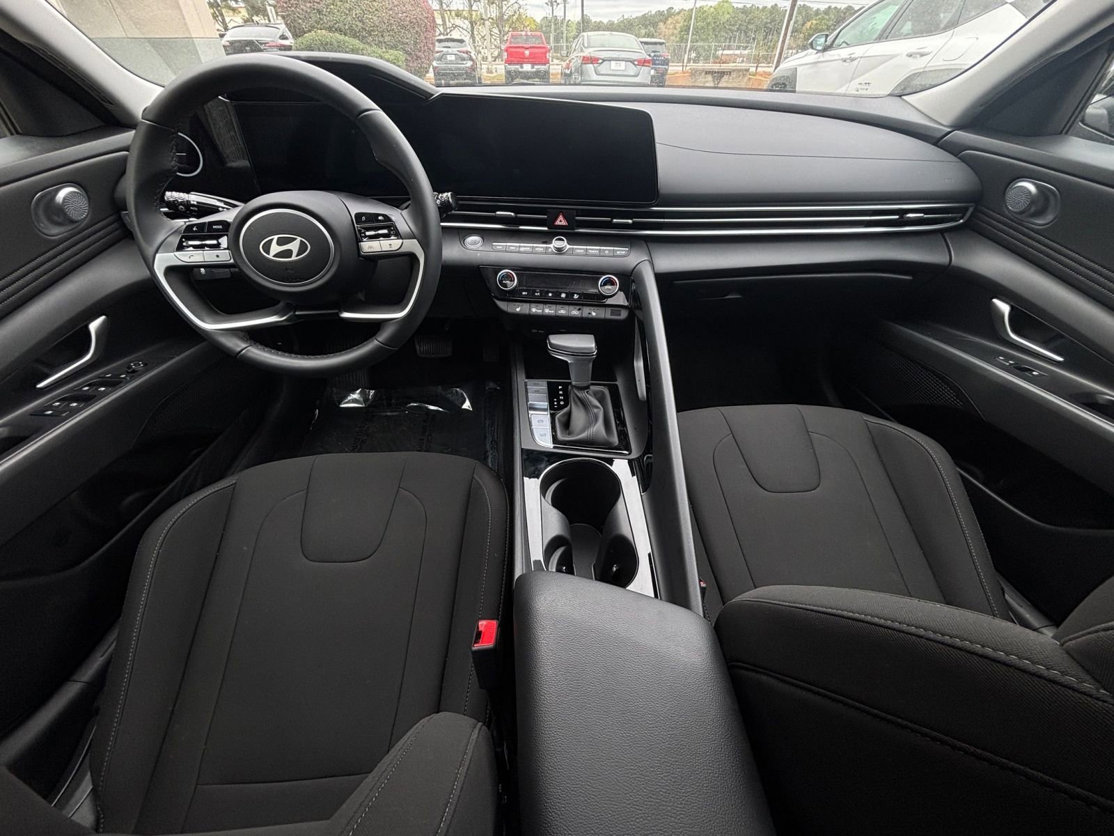 Used 2025 Hyundai Elantra SEL image 40