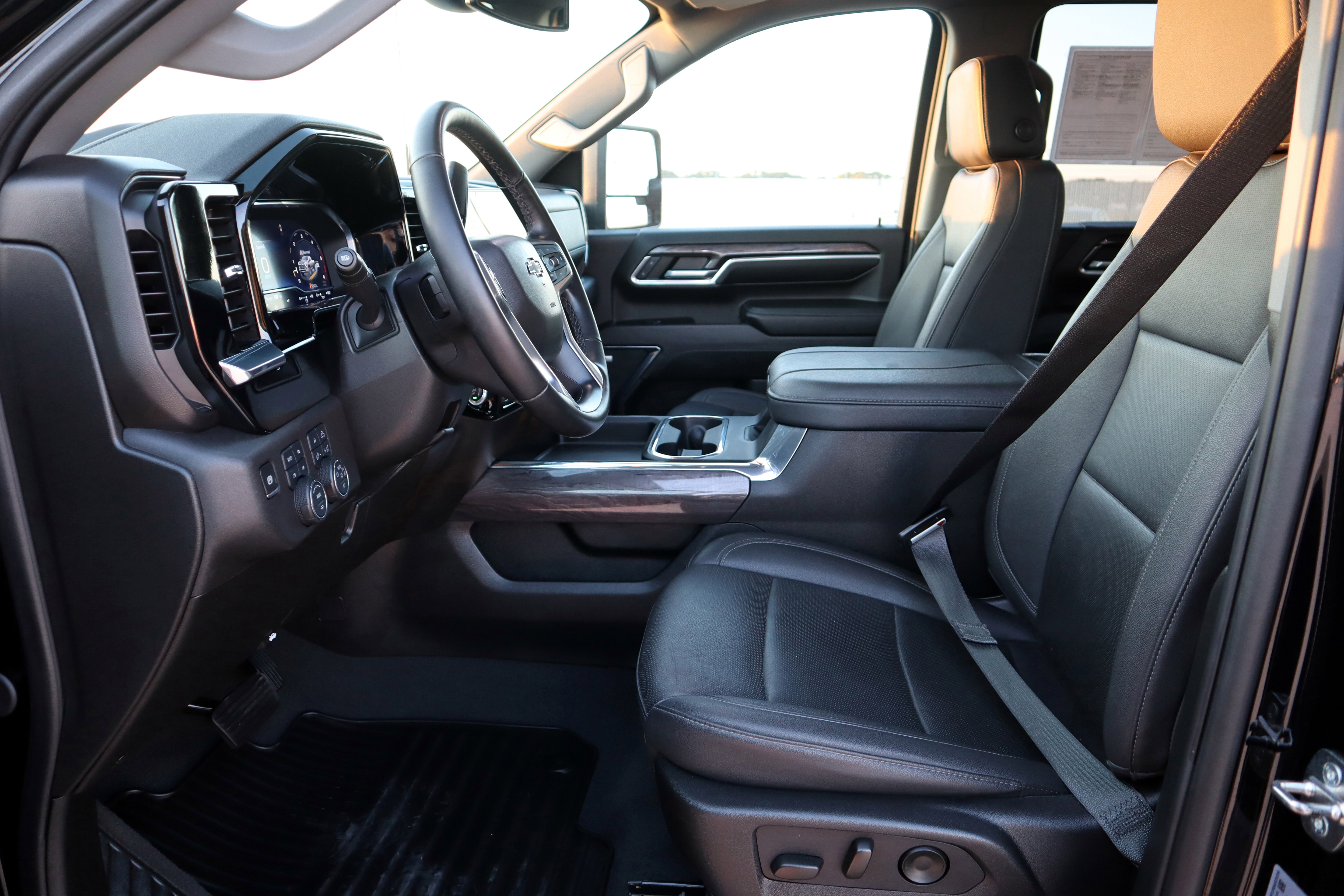 Used 2024 Chevrolet Silverado 2500 LTZ w/ LTZ Plus Package image 29