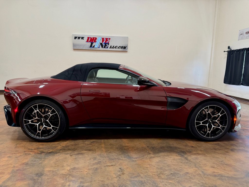 Used 2021 Aston Martin V8 Vantage Roadster image 18