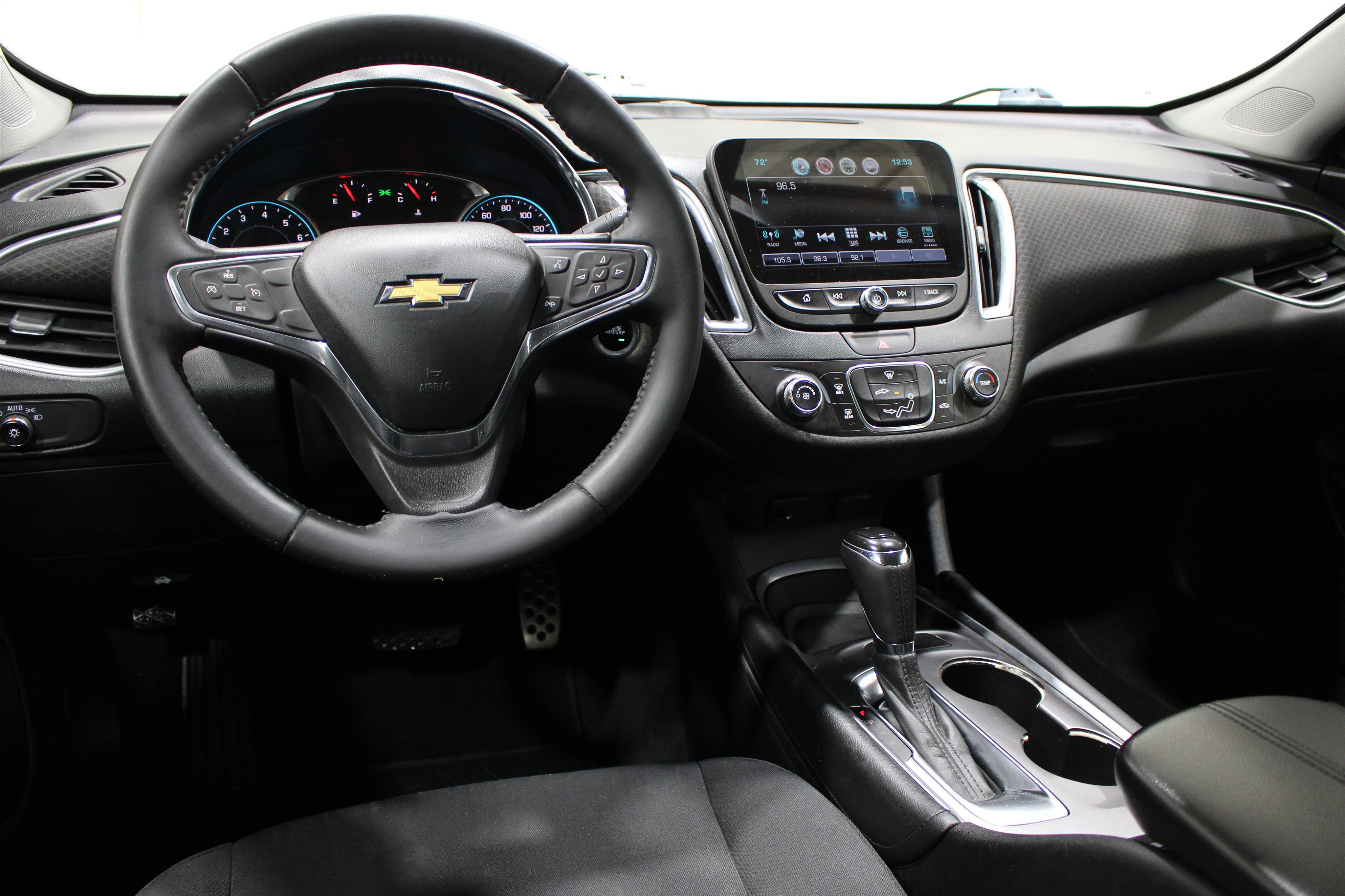 Used 2016 Chevrolet Malibu LT image 2