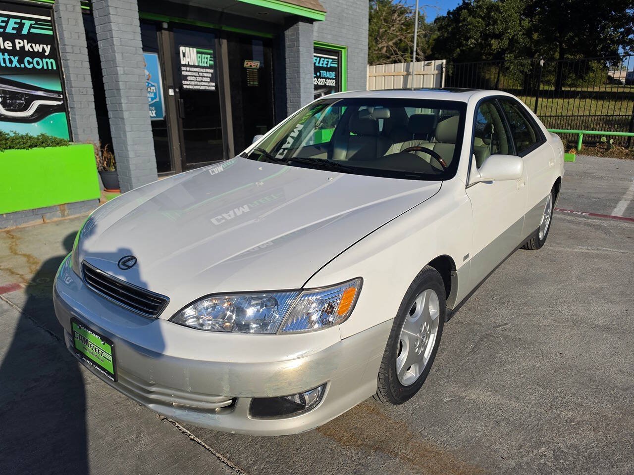 Used 2000 Lexus ES 330 FWD image 3