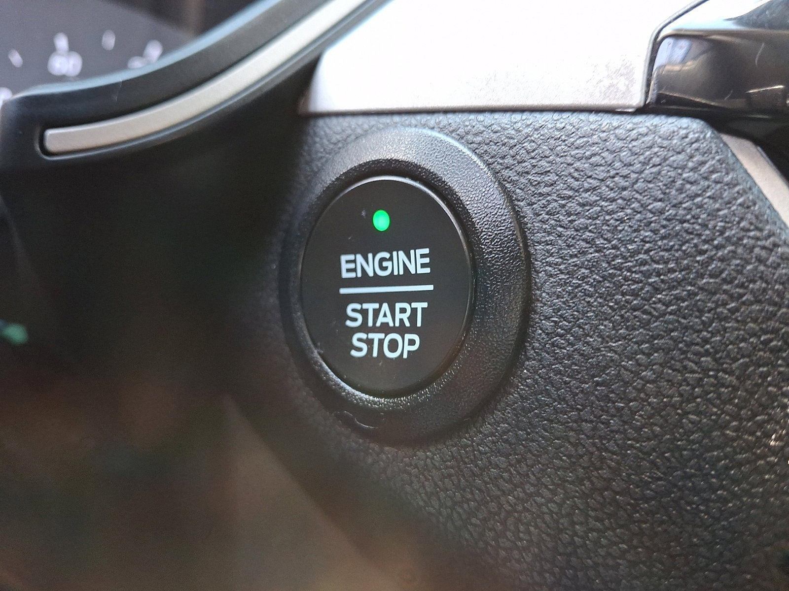 Used 2022 Ford Escape SE w/ SE Sport Appearance Package image 25