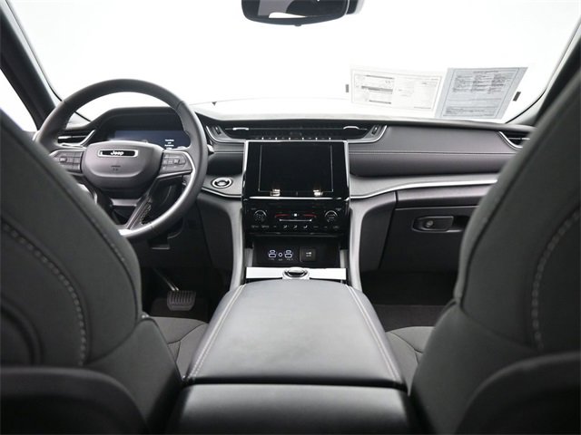 Used 2024 Jeep Grand Cherokee Laredo image 24