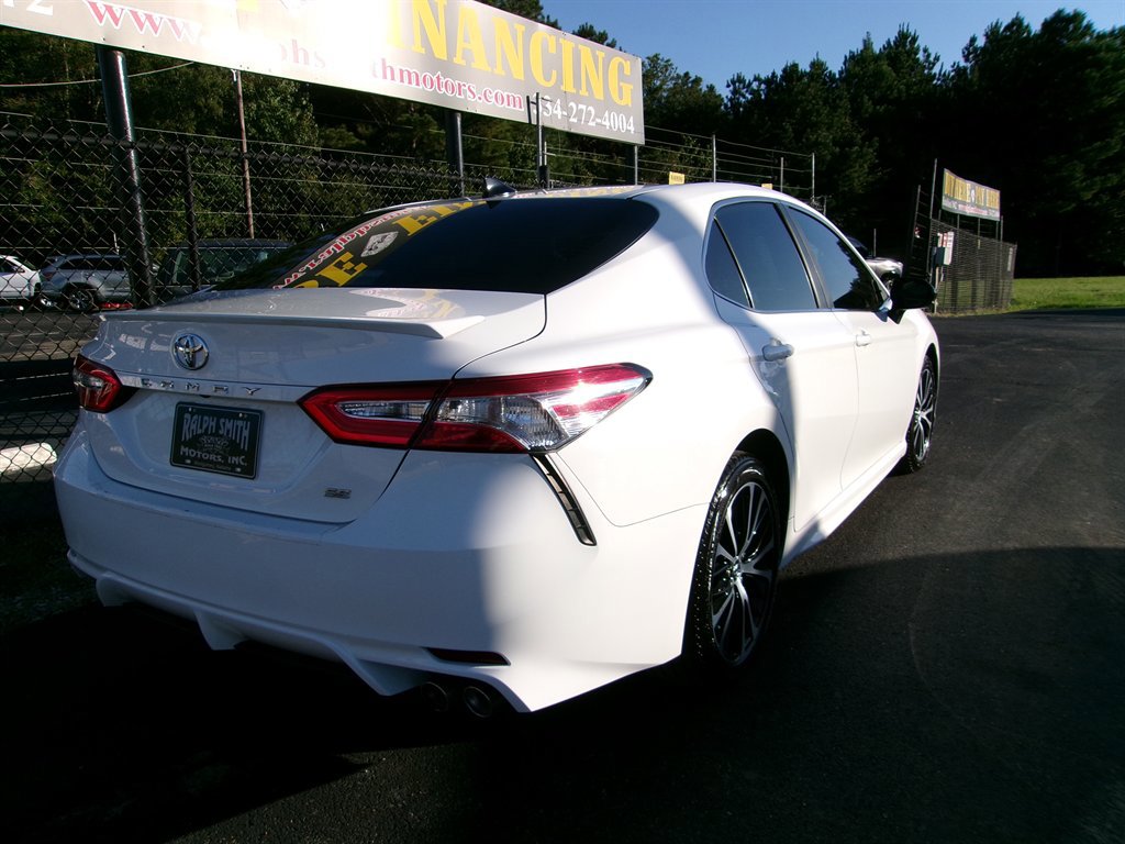 Used 2020 Toyota Camry SE image 9
