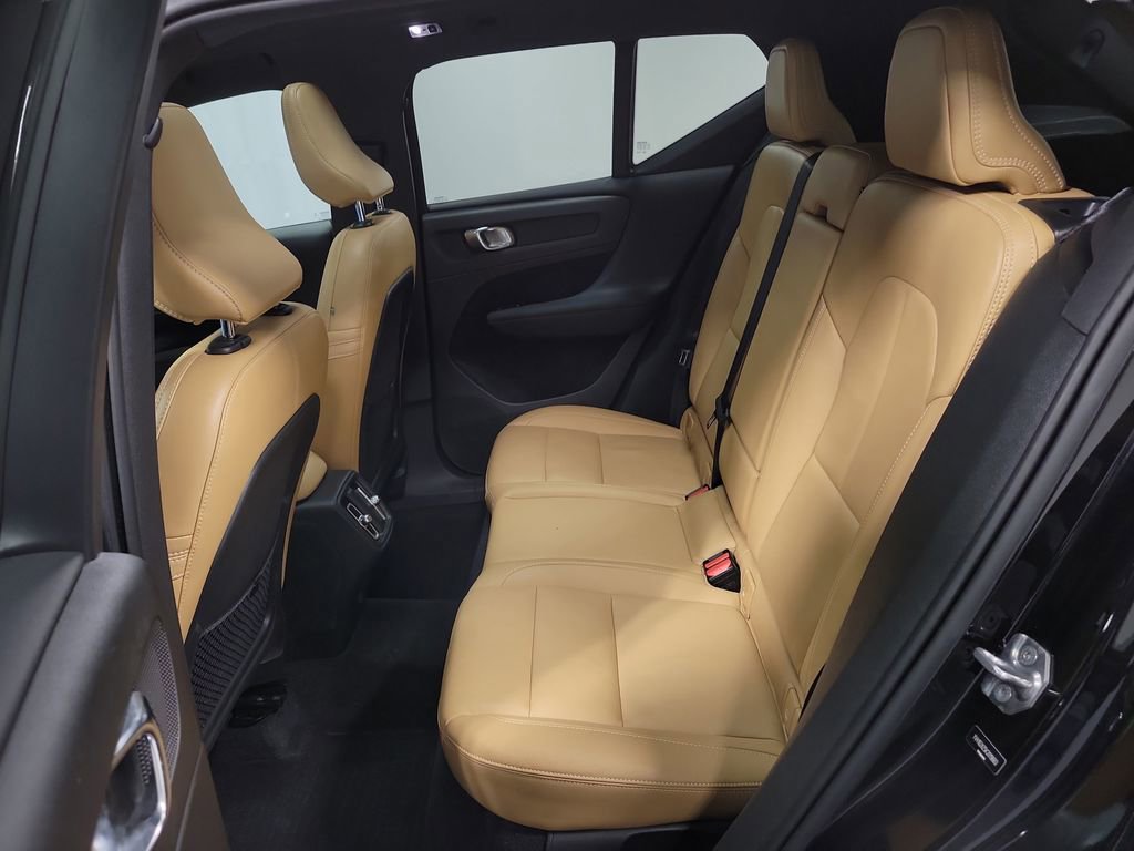 Used 2019 Volvo XC40 T5 Momentum image 25