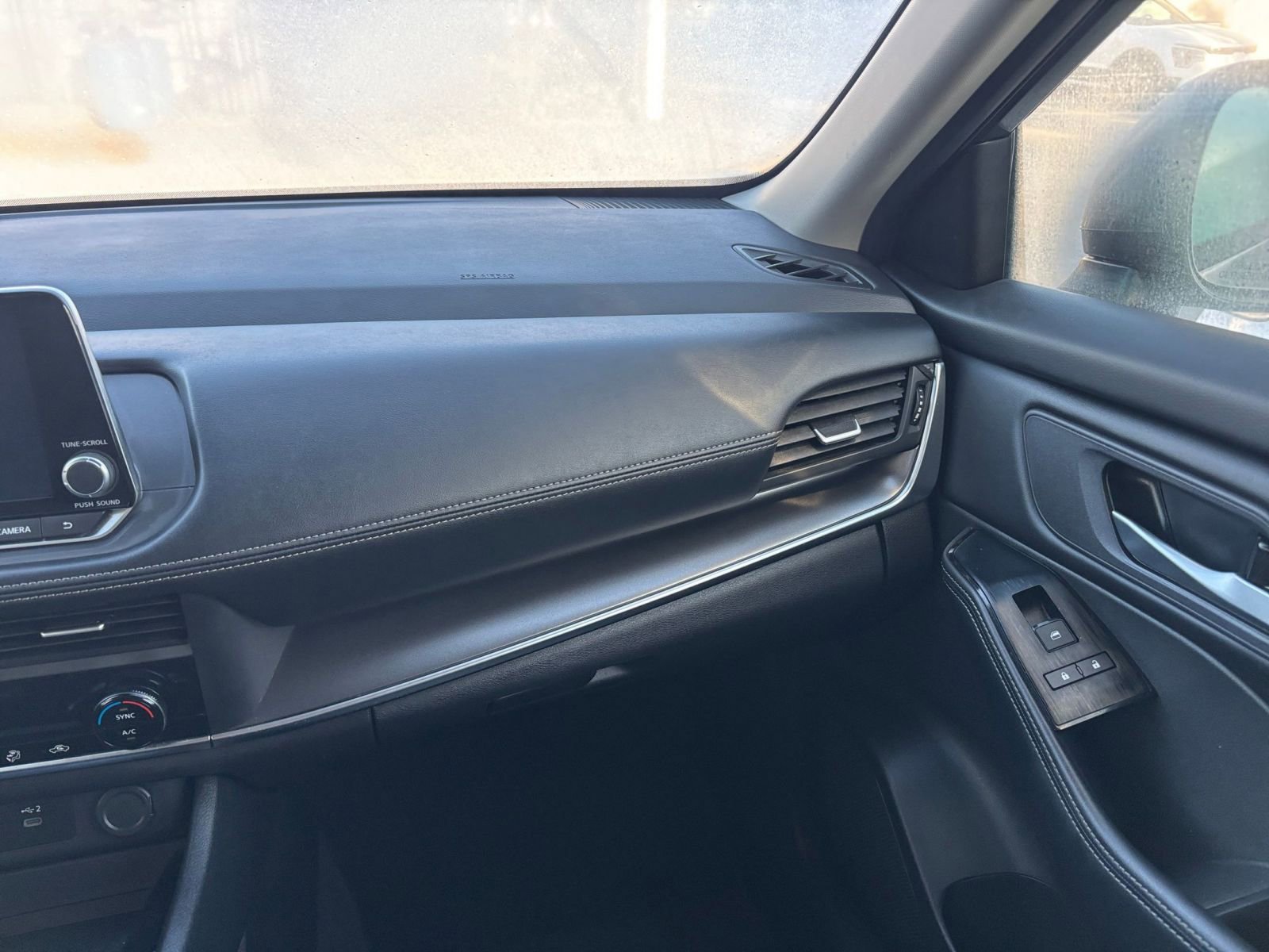 Used 2024 Nissan Rogue SV image 35