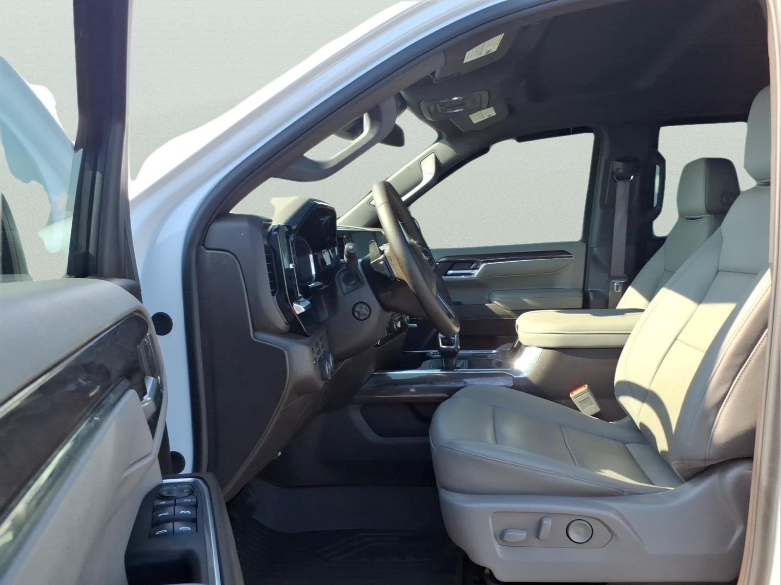 Certified 2024 Chevrolet Silverado 1500 LTZ w/ LTZ Convenience Package II AWD/4WD image 2
