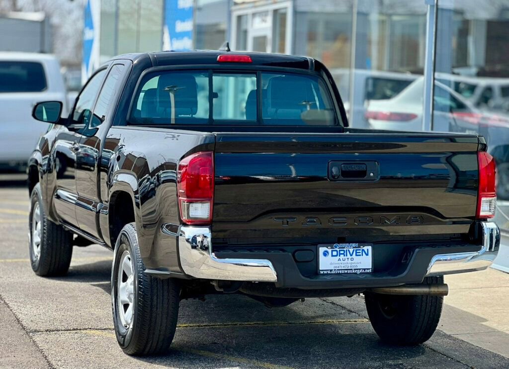 Used 2016 Toyota Tacoma SR image 3