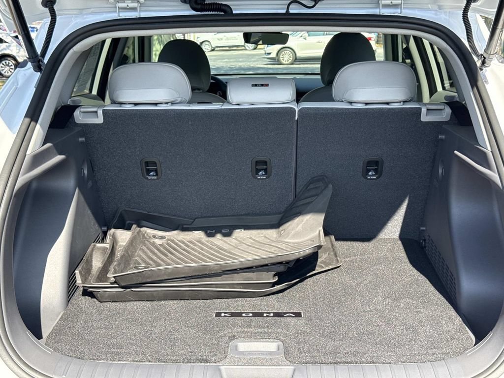 Used 2026 Hyundai Kona SEL Premium FWD image 11