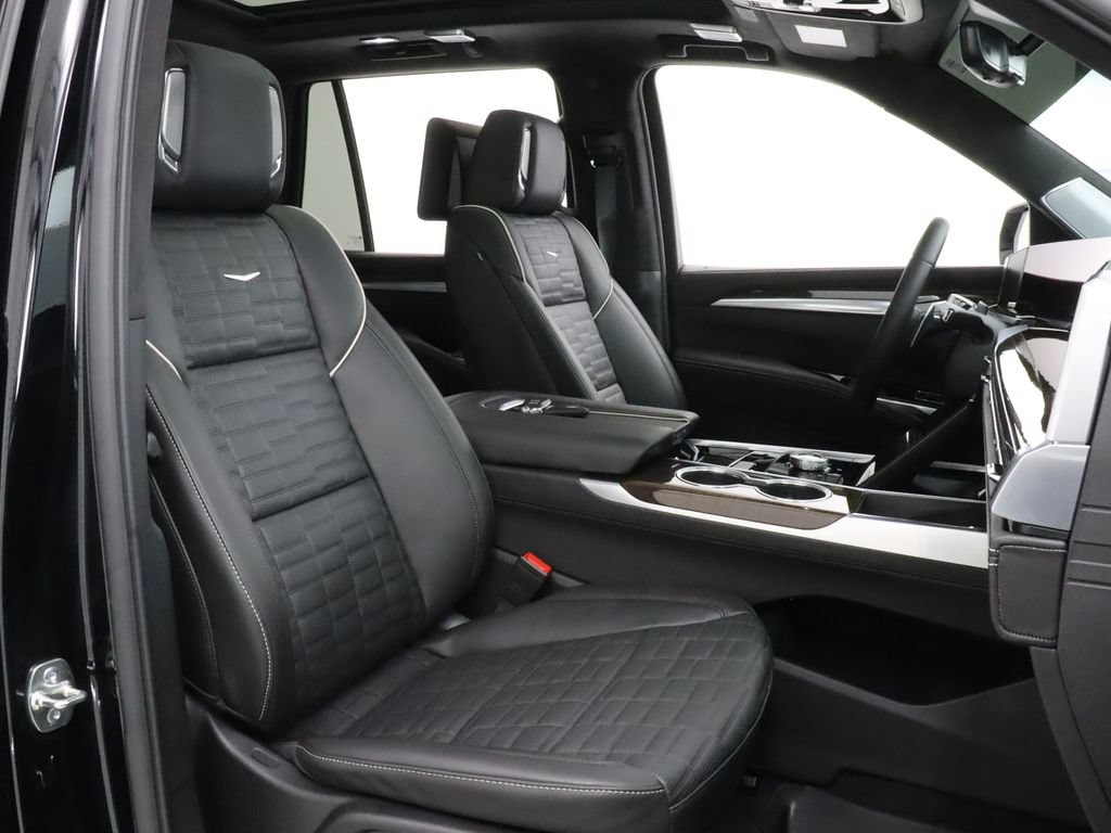 Used 2026 Cadillac Escalade Platinum Sport w/ LPO, ONYX Package AWD/4WD image 28