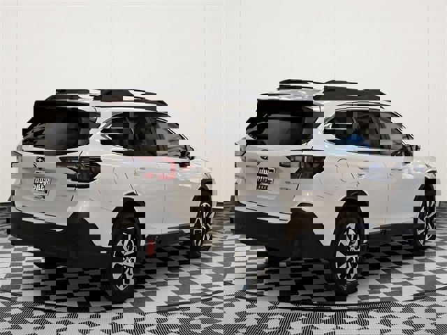 Used 2022 Subaru Outback Premium image 11