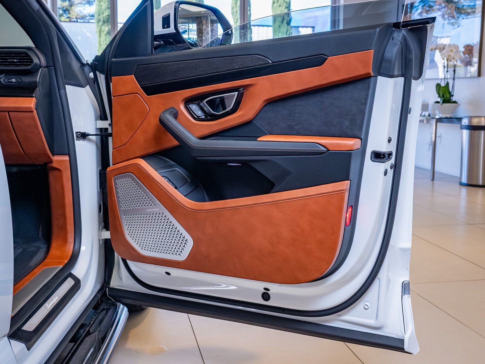 Used 2022 Lamborghini Urus image 21