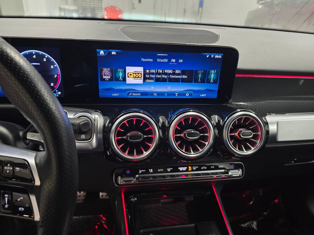 Used 2025 Mercedes-Benz GLB 35 AMG 4MATIC image 22