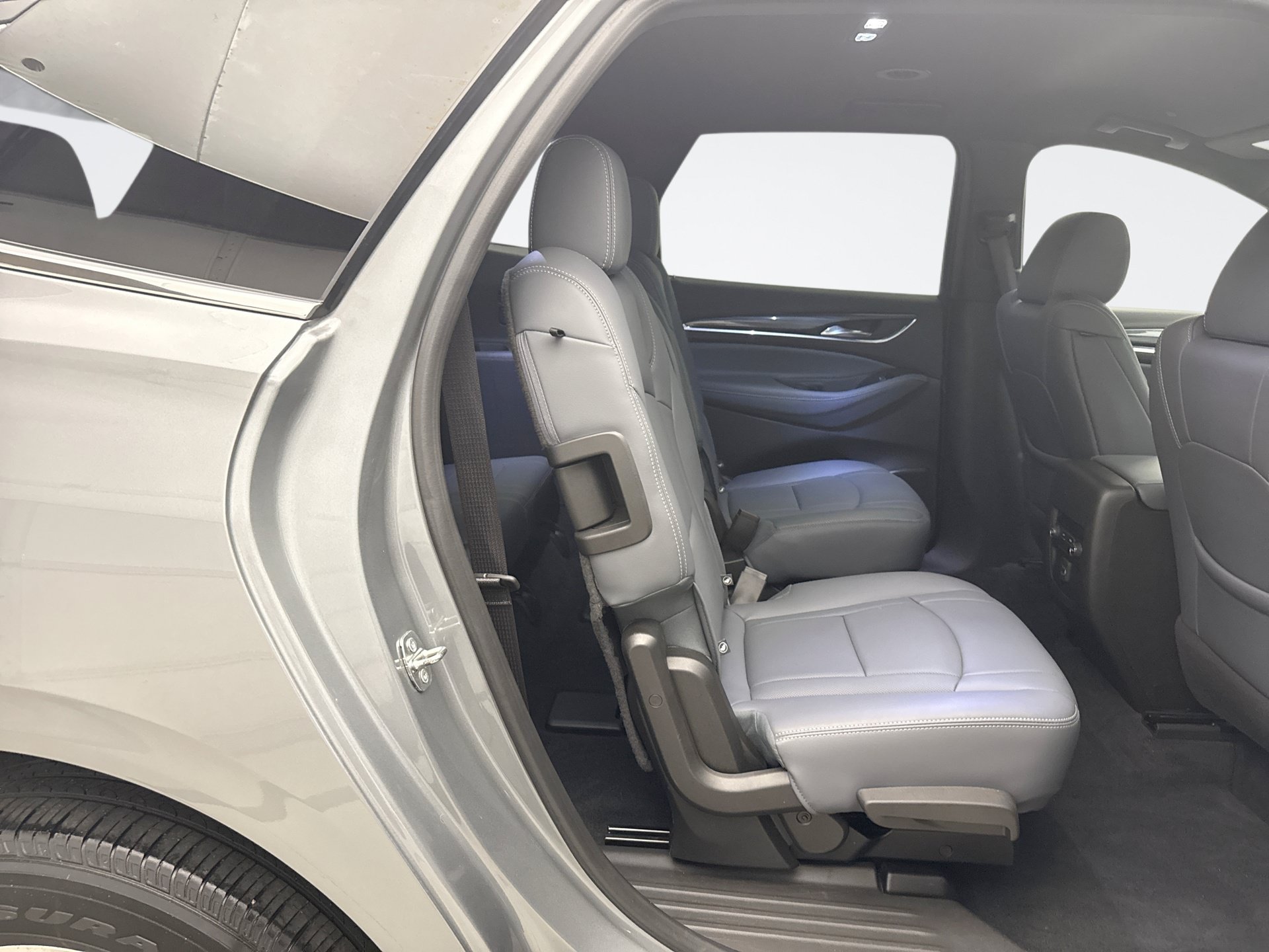 Used 2023 Buick Enclave Essence AWD/4WD image 18