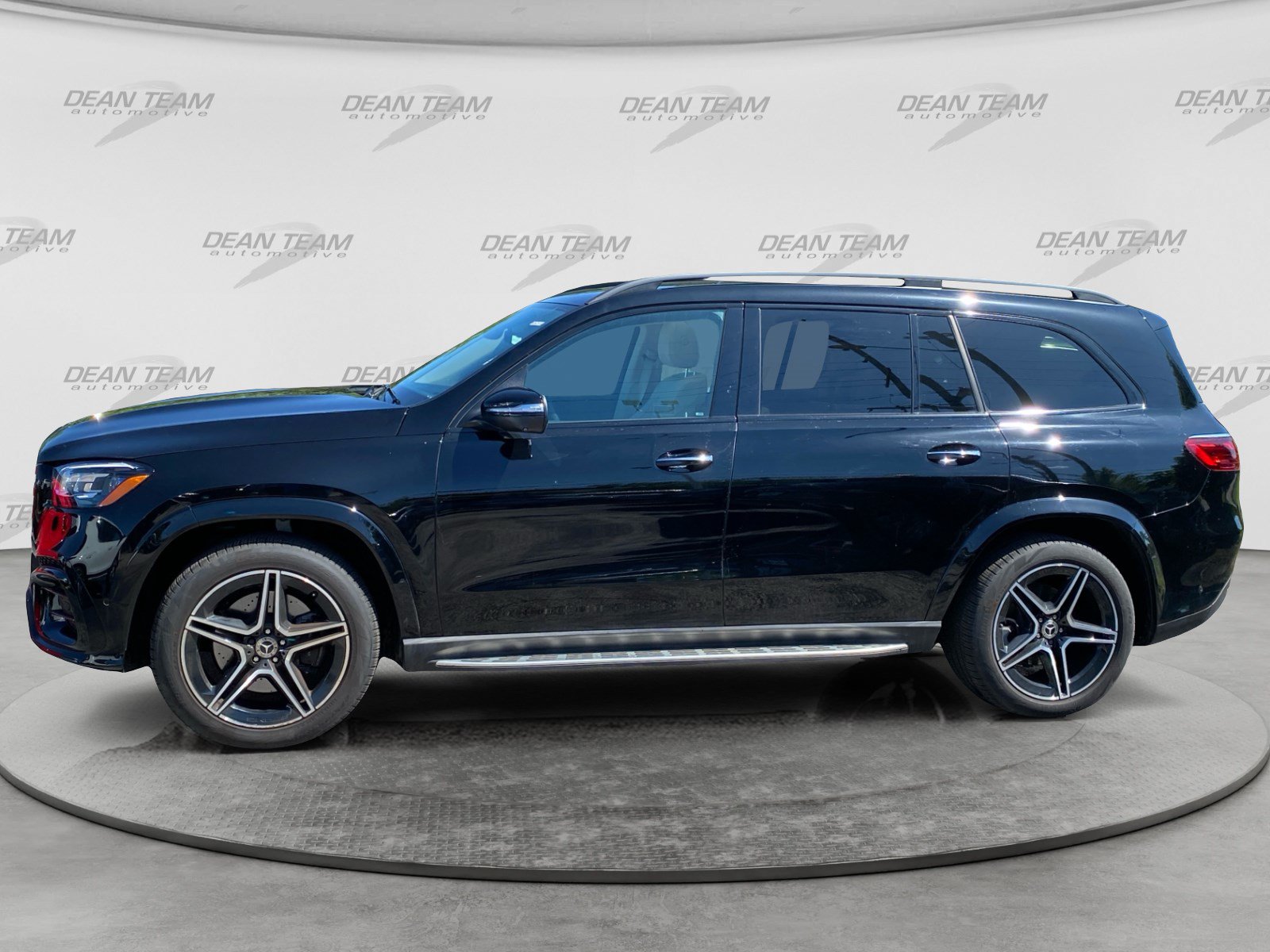 Used 2025 Mercedes-Benz GLS 450 4MATIC w/ AMG Line Exterior image 4