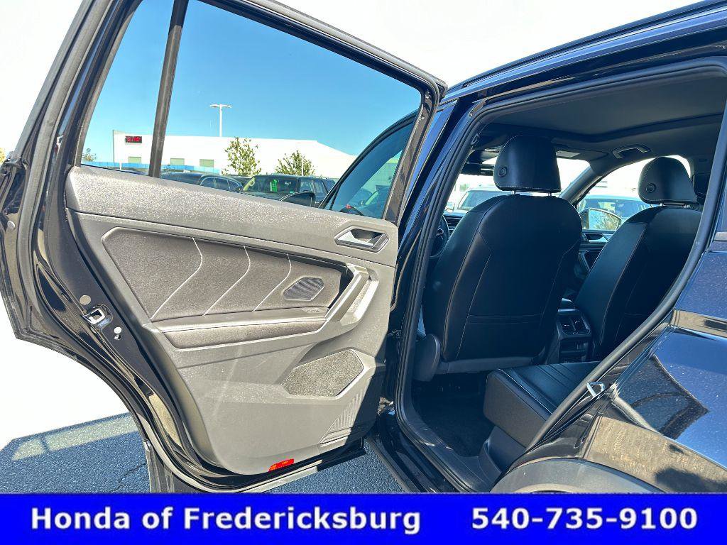Used 2024 Volkswagen Tiguan SE R-Line image 32