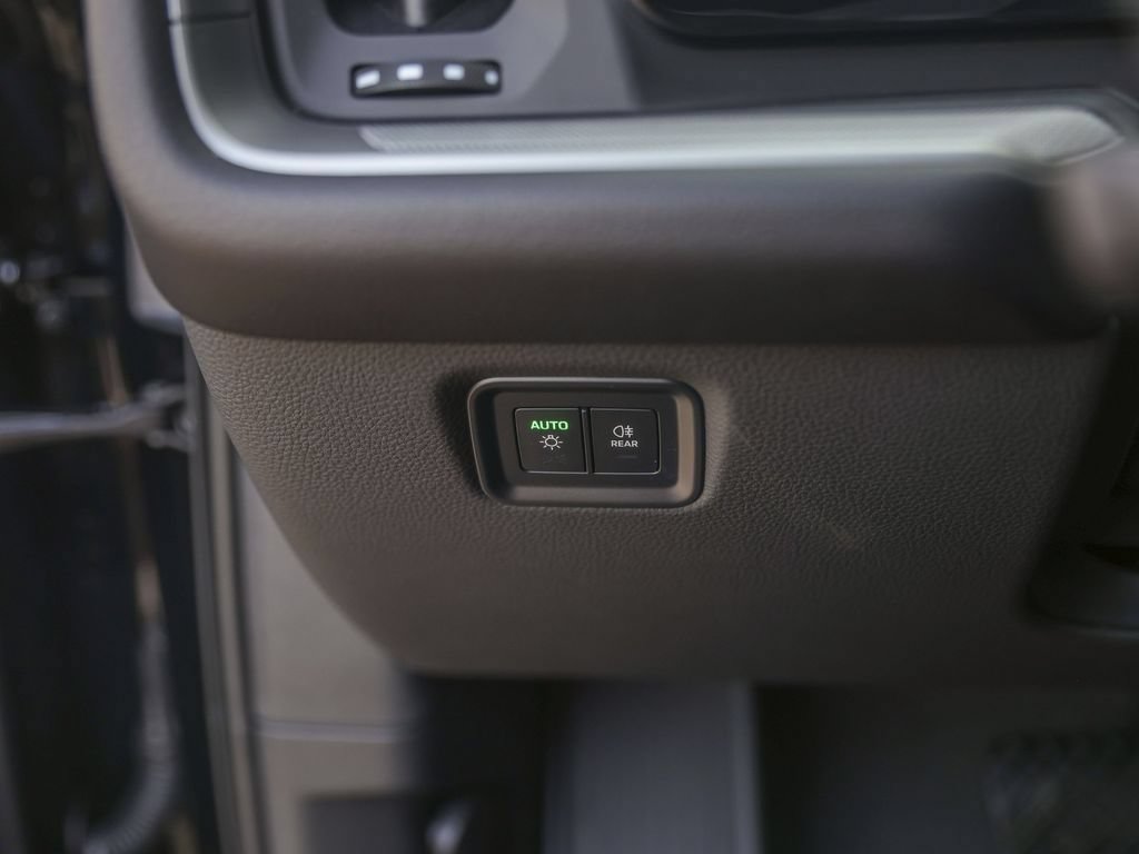 Certified 2026 Porsche Cayenne AWD/4WD image 20