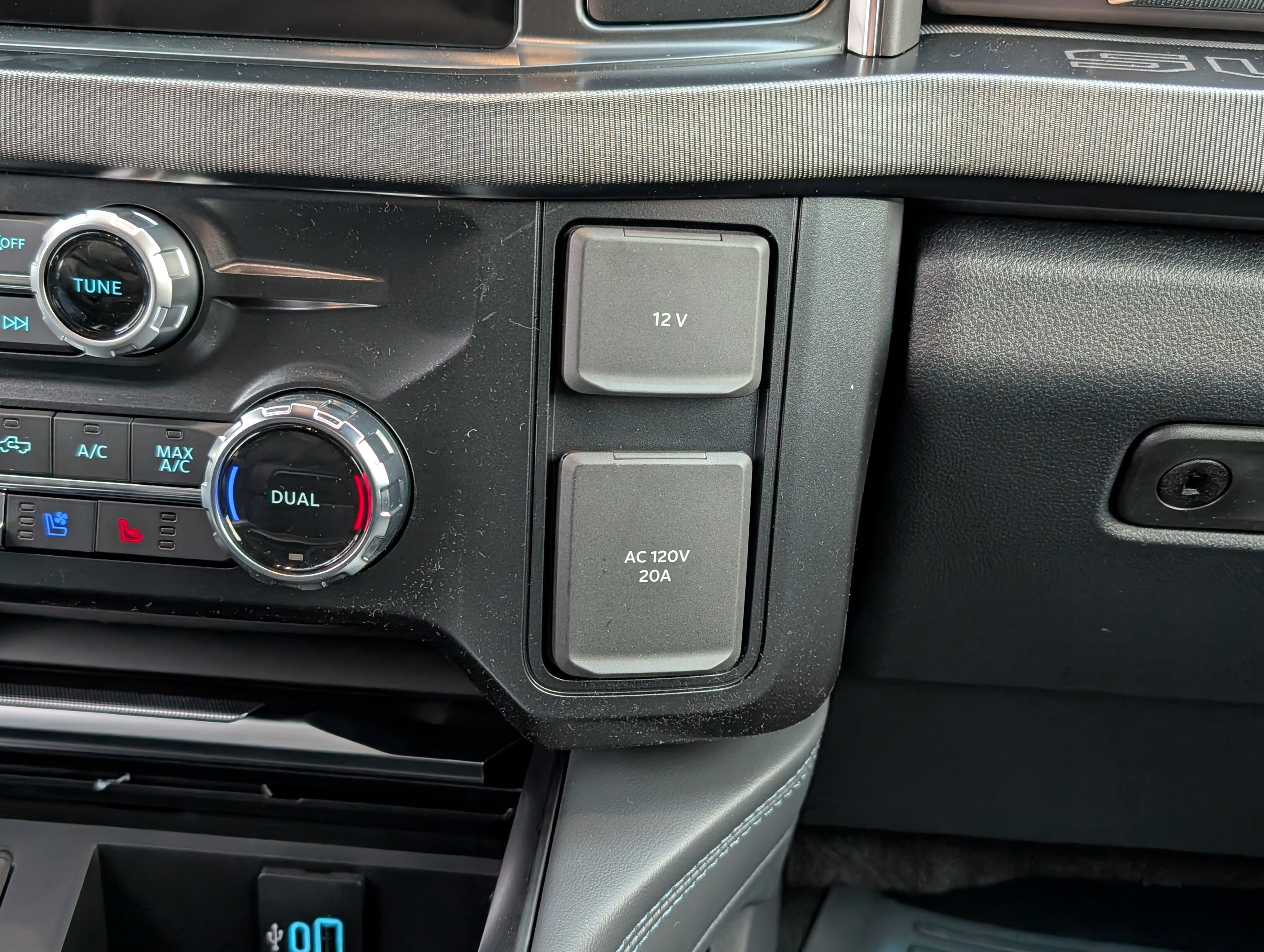 New 2026 Ford F250 Platinum image 30