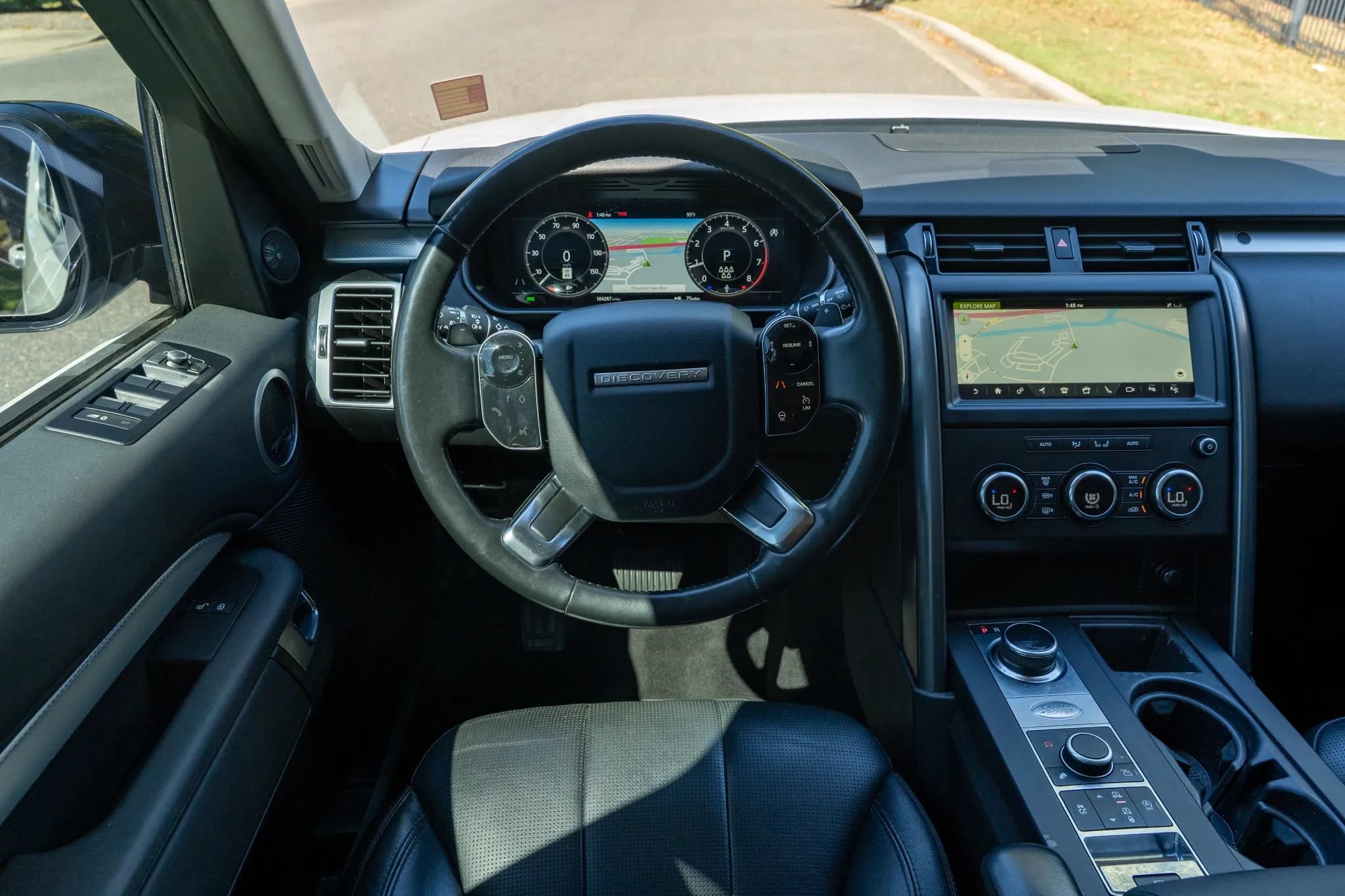 Used 2020 Land Rover Discovery Landmark AWD/4WD image 19