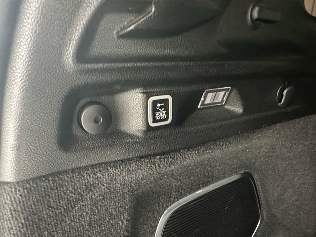 Used 2023 Jeep Grand Cherokee L Summit w/ High Altitude Package image 11