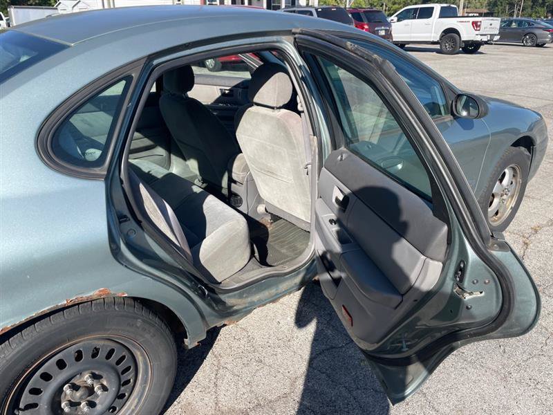 Used 2005 Ford Taurus SE FWD image 11
