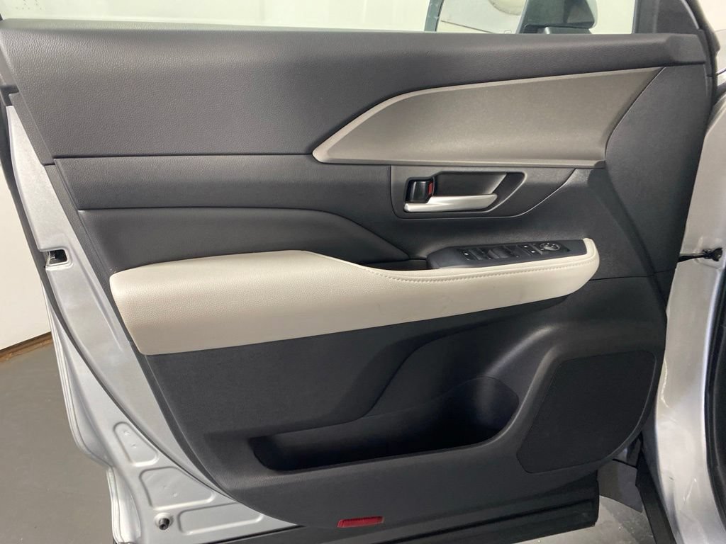 Used 2025 Toyota Grand Highlander FWD image 24