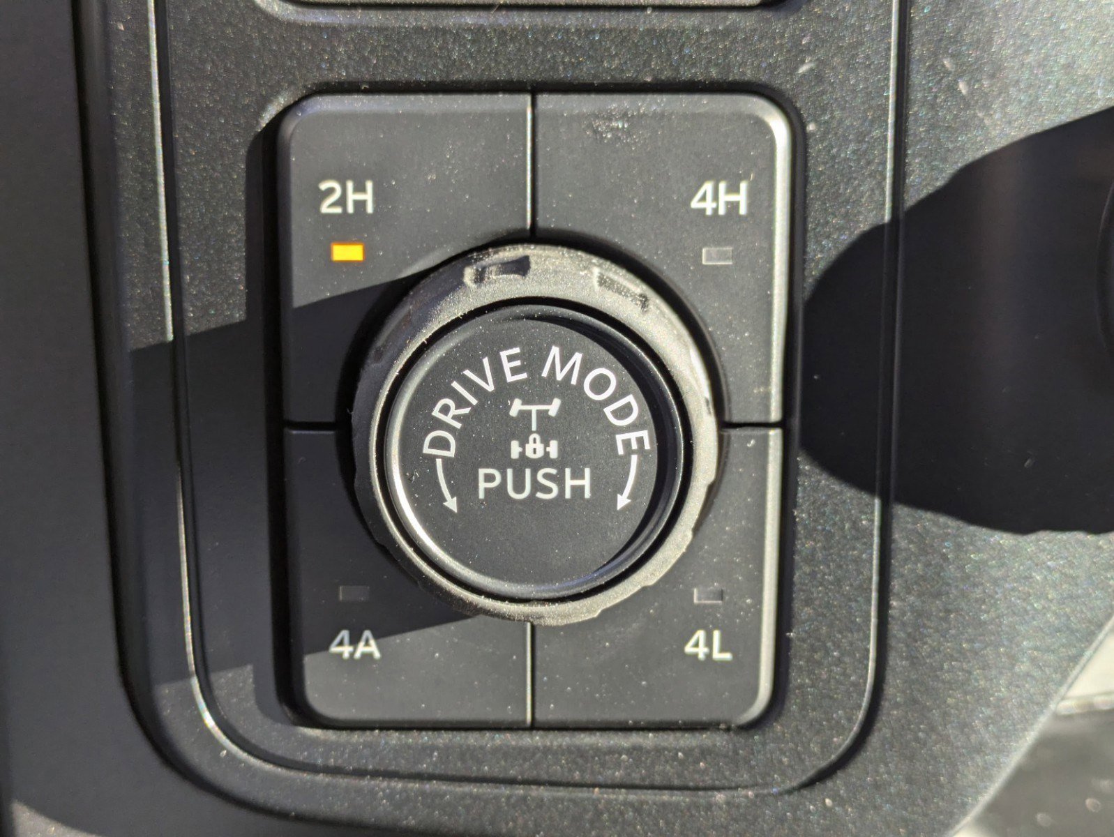 Used 2025 Ford F150 Lariat w/ Equipment Group 501A Mid image 31