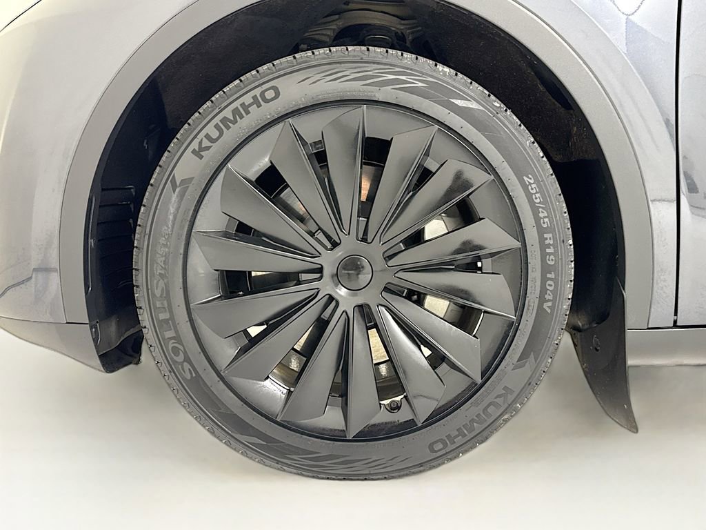 Used 2024 Tesla Model Y Long Range image 29