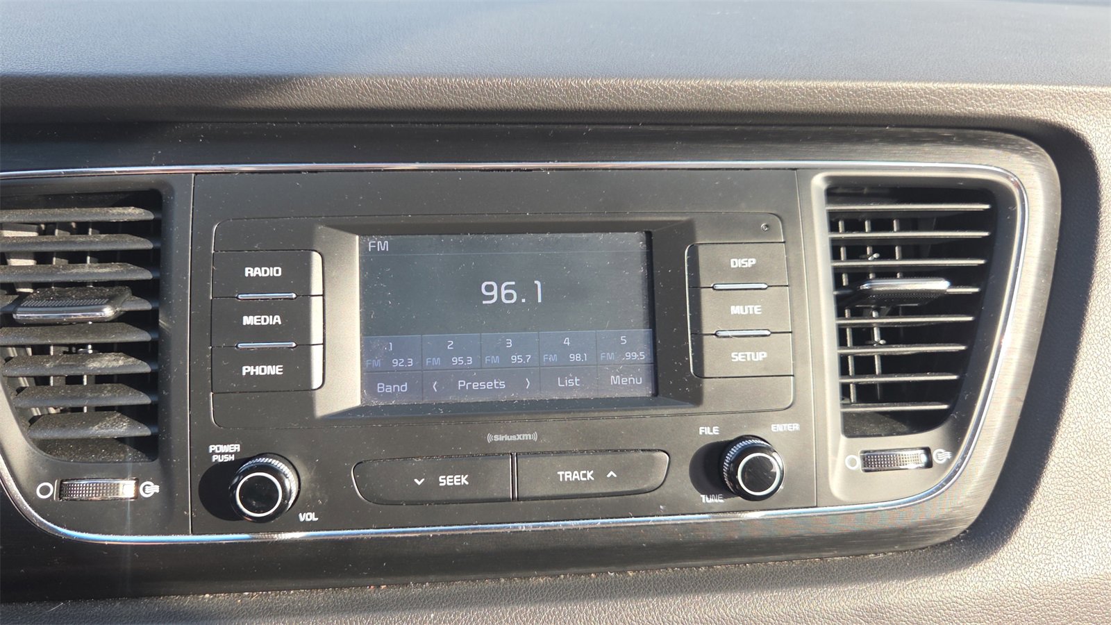 Used 2018 Kia Sedona L image 10