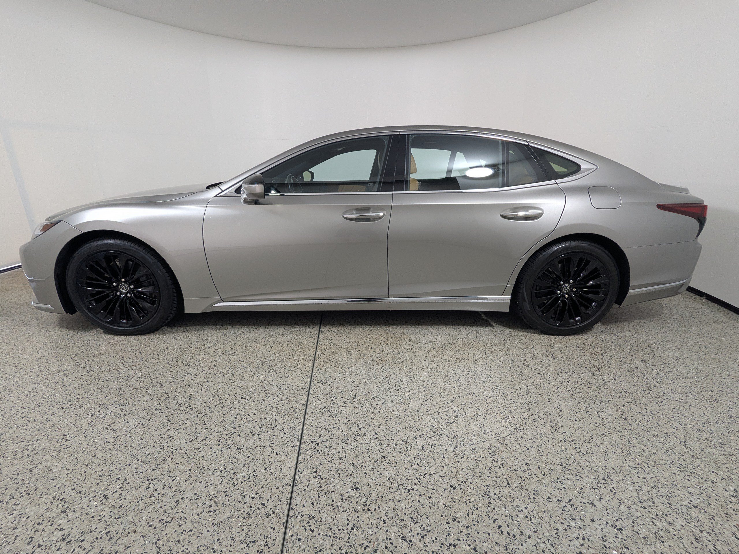 Used 2021 Lexus LS 500 w/ Accessory Package (Z2) RWD image 4