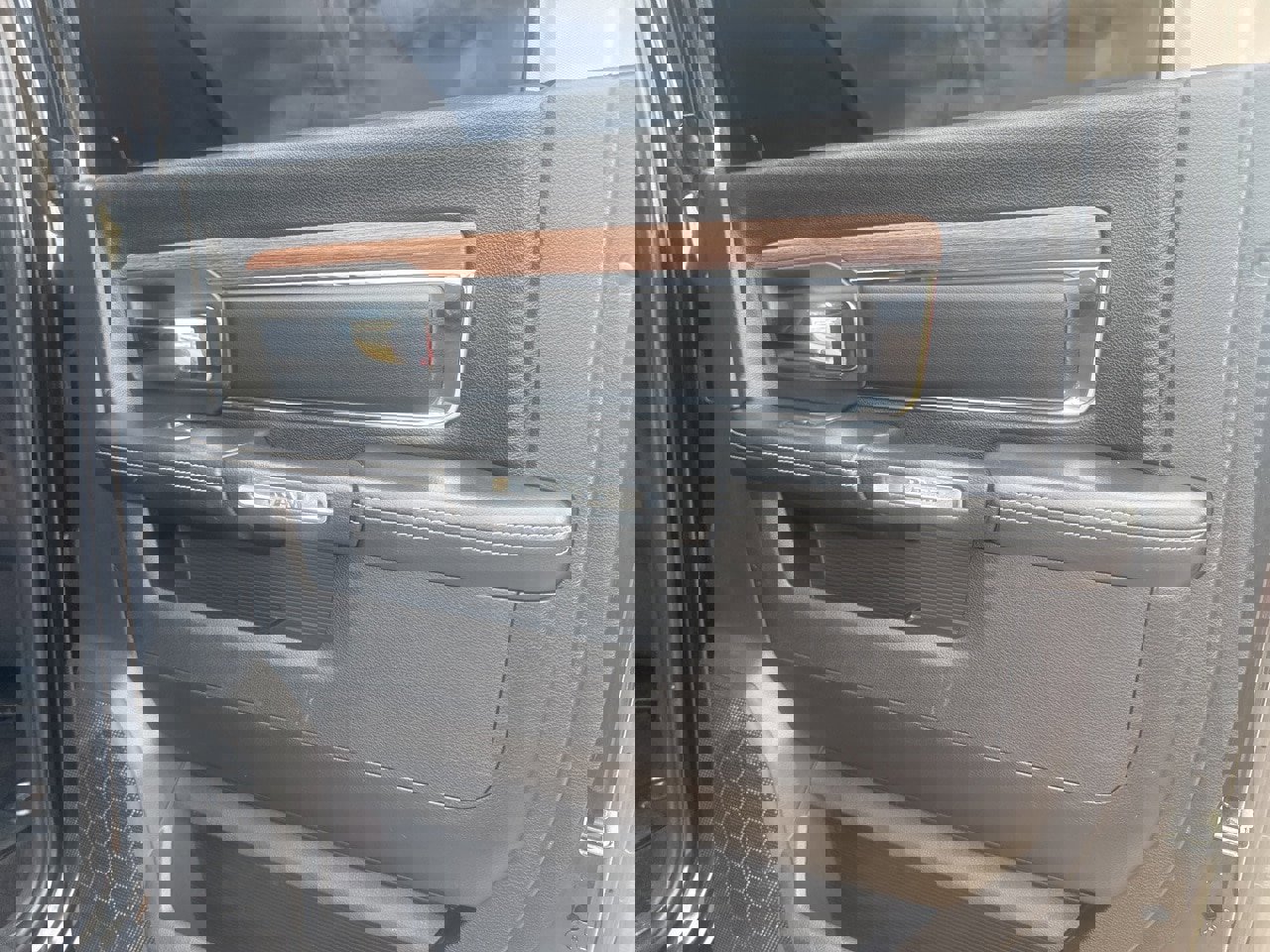 Used 2017 RAM 1500 Laramie image 15