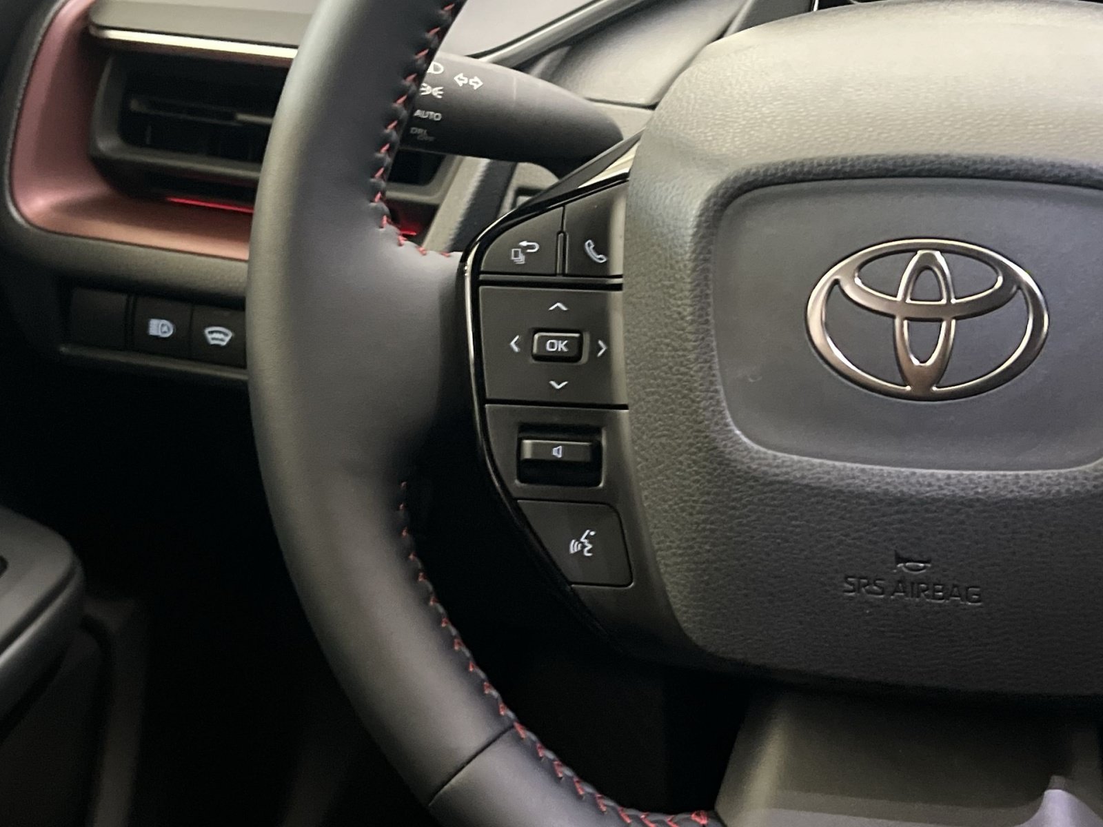 Used 2026 Toyota Prius Plug-In Hybrid FWD image 33