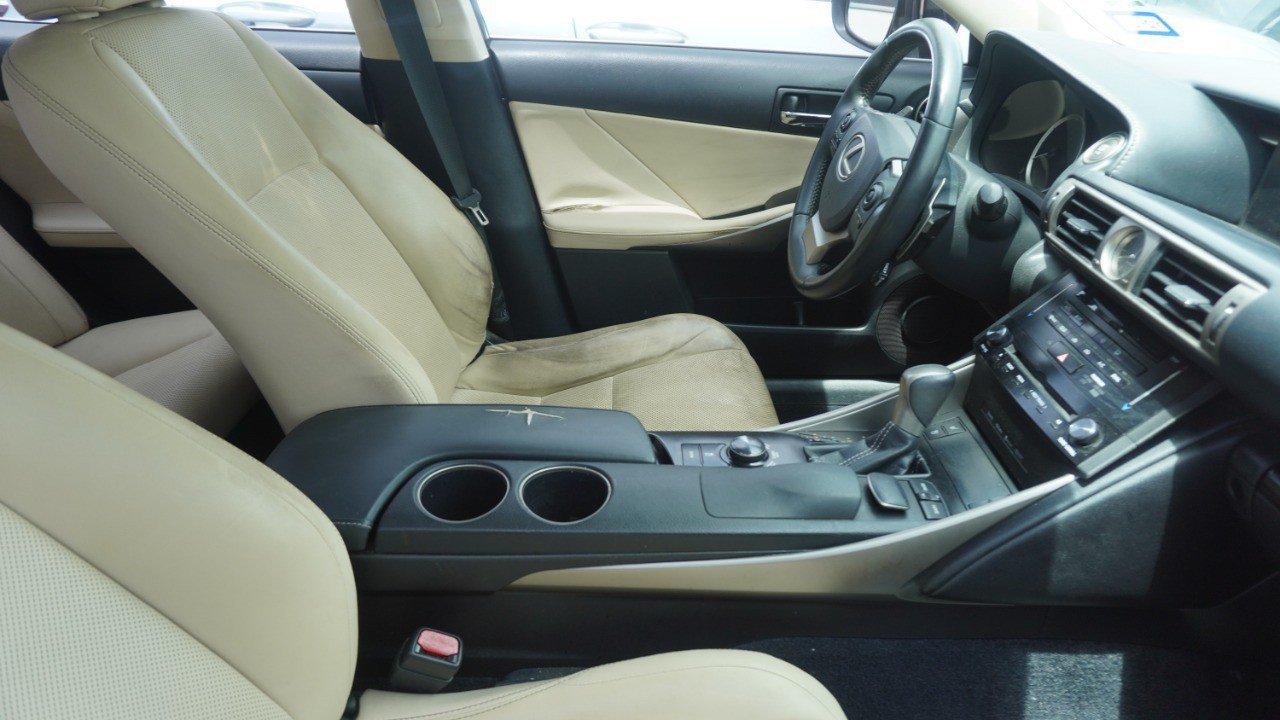 Used 2014 Lexus IS 250 w/ Navigation Package RWD image 9