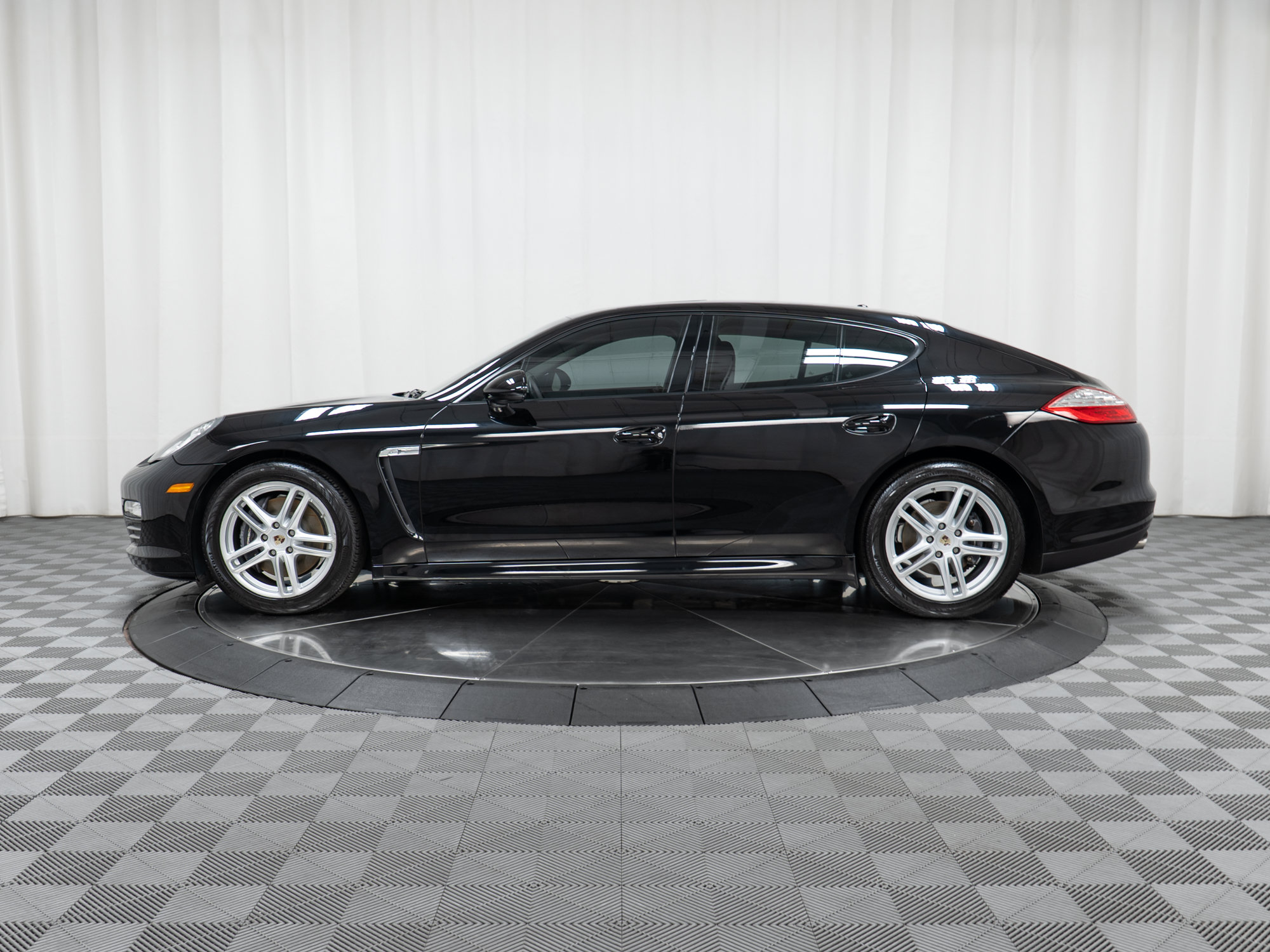 Used 2011 Porsche Panamera 4 AWD/4WD image 2