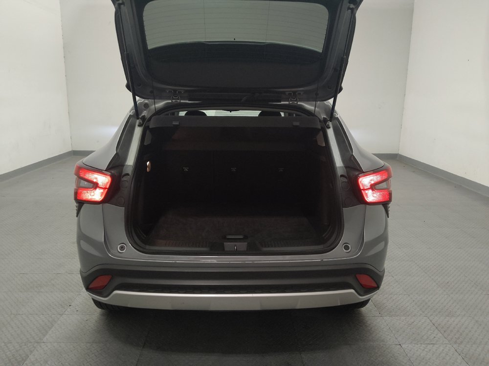 Used 2025 Chevrolet Trax LT w/ LT Convenience Package FWD image 29