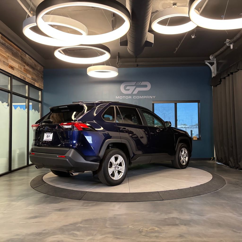 Used 2020 Toyota RAV4 XLE w/ XLE Grade Weather Package AWD/4WD image 3