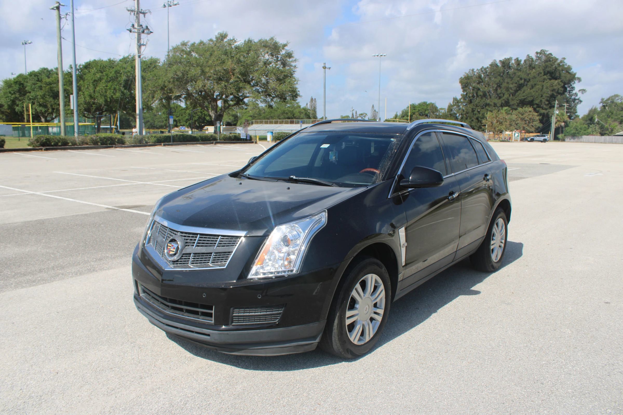 Used 2010 Cadillac SRX Luxury FWD image 1