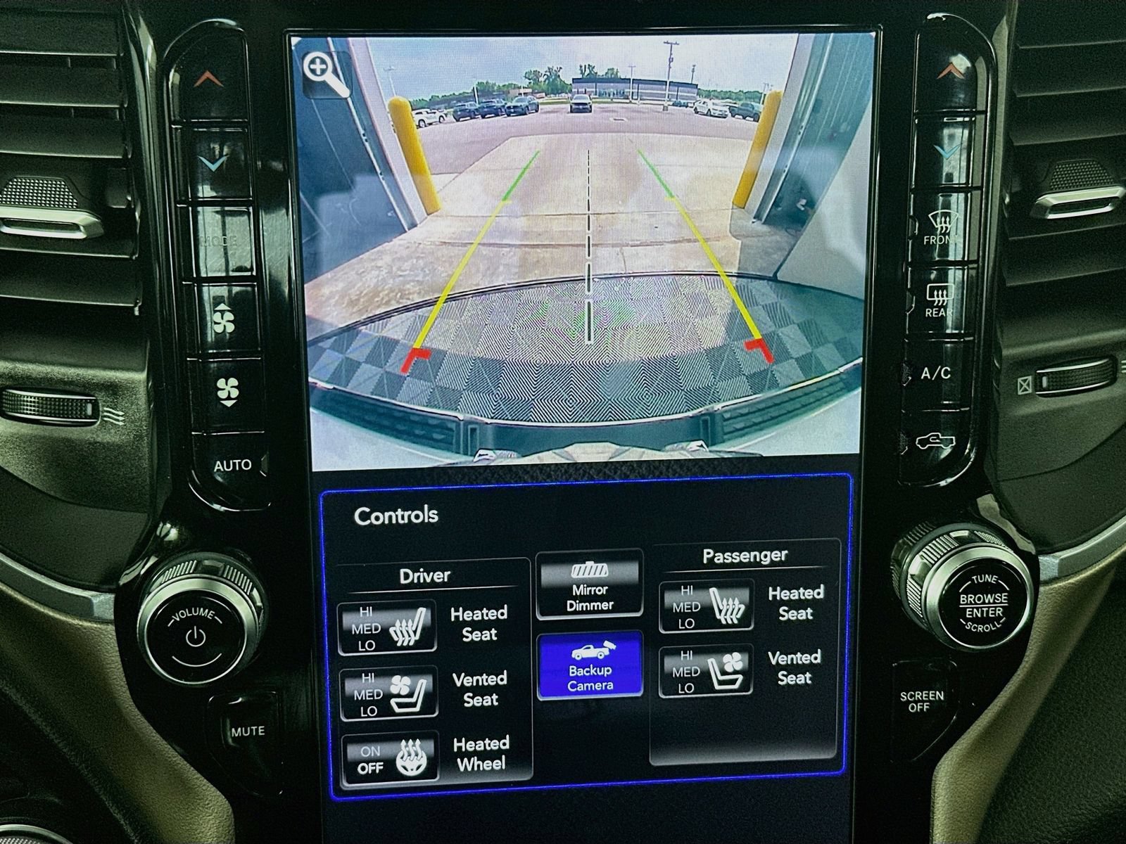 Used 2019 RAM 1500 Laramie AWD/4WD image 14
