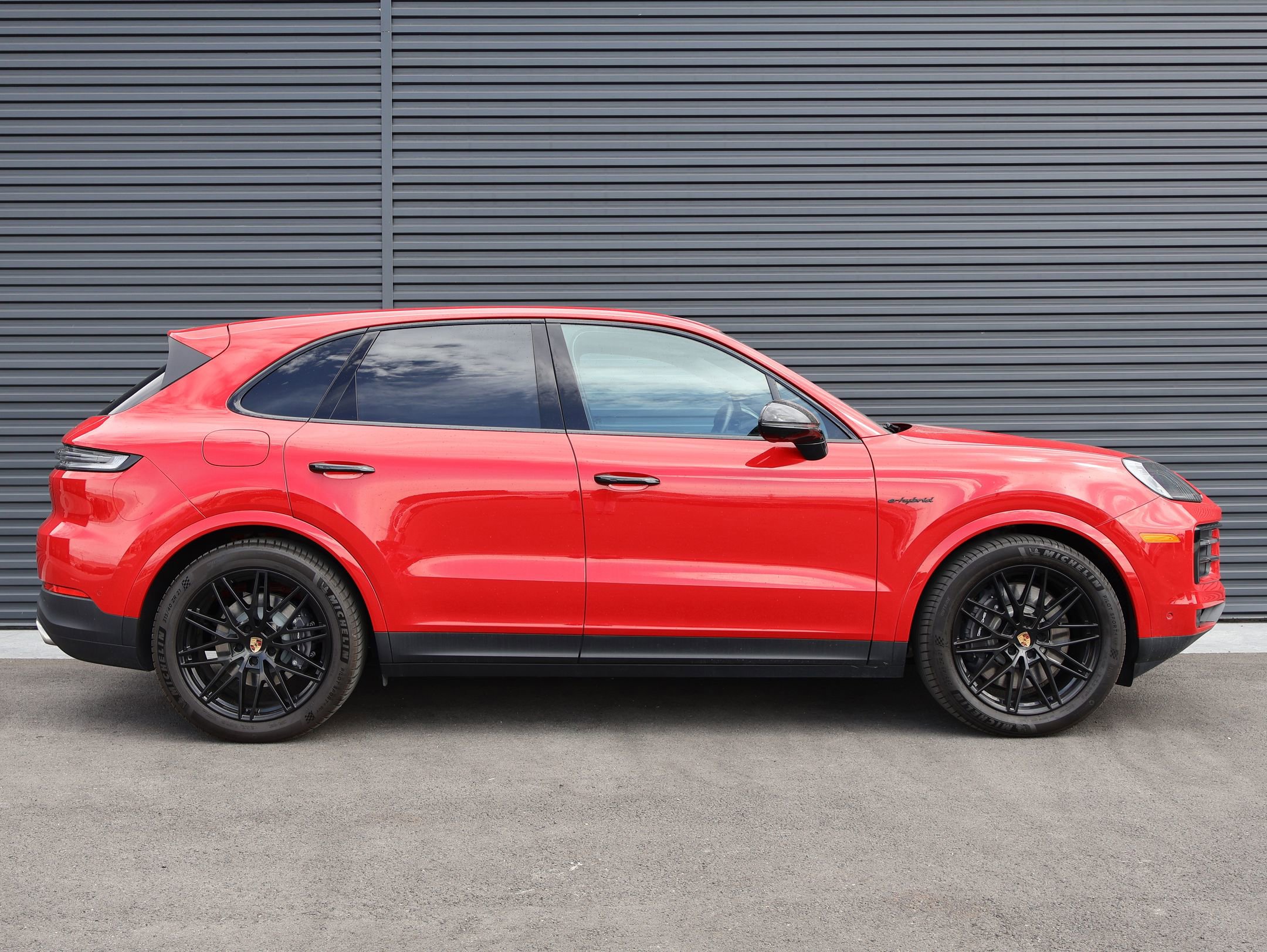 Certified 2025 Porsche Cayenne E-Hybrid image 9