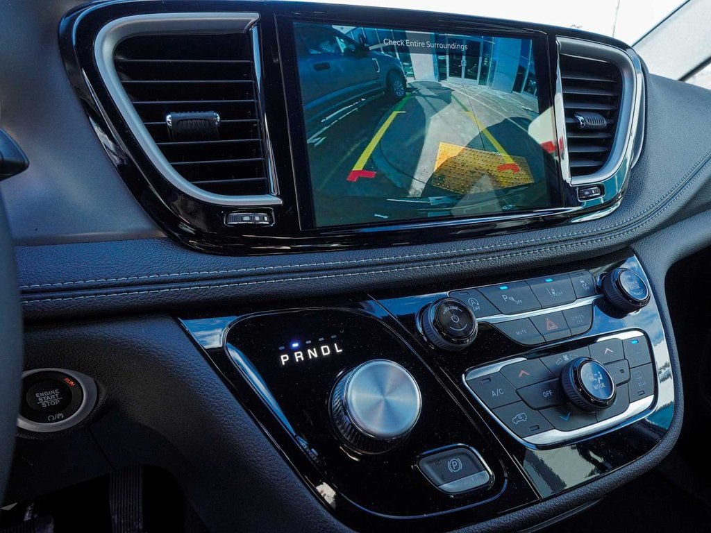New 2026 Chrysler Pacifica Select FWD image 16