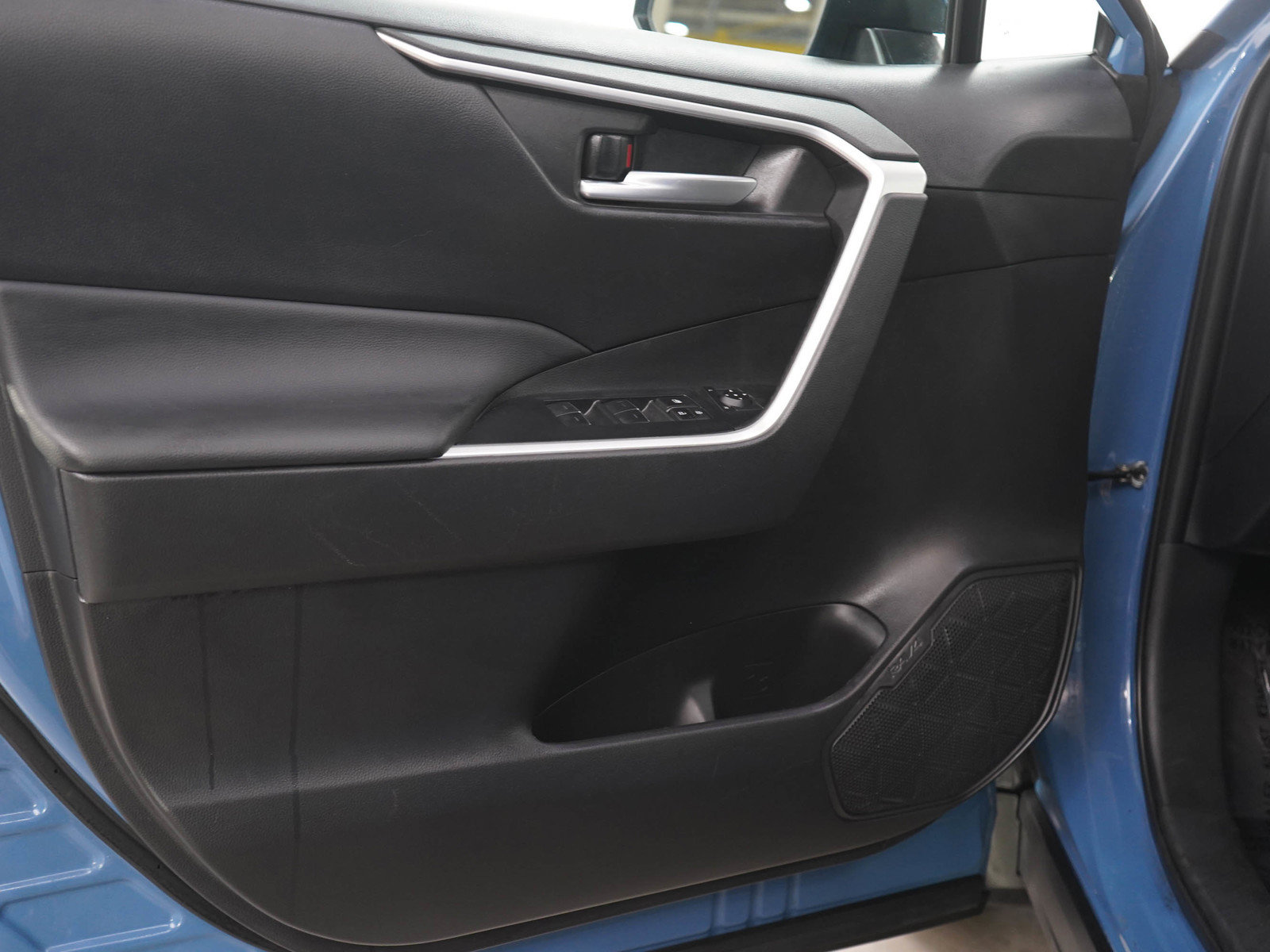 Used 2023 Toyota RAV4 AWD Hybrid image 18