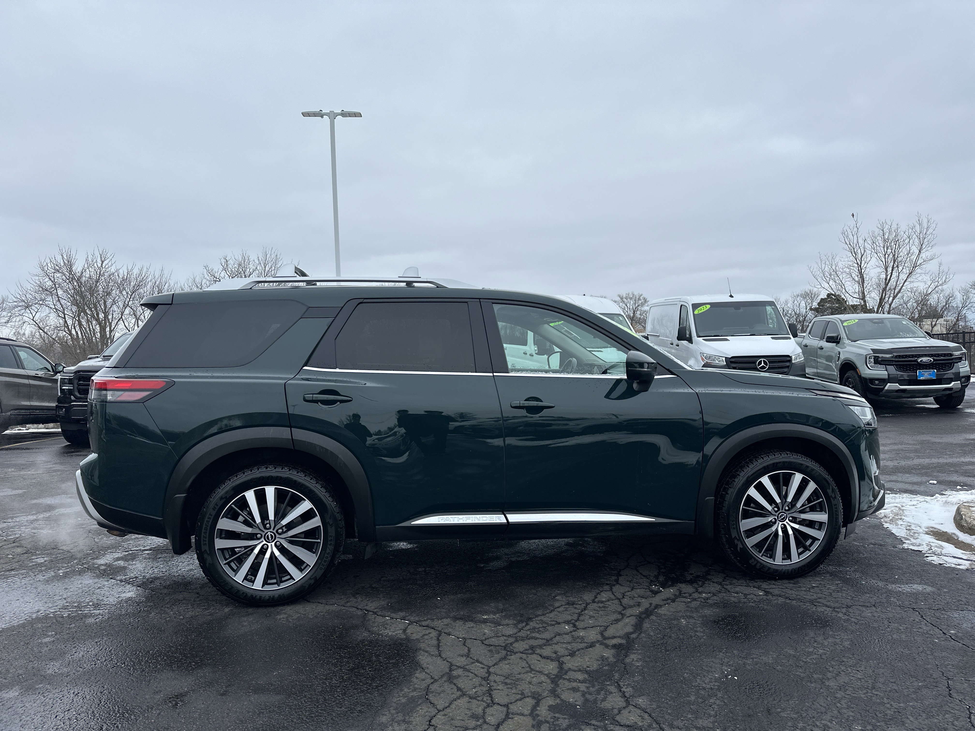 Used 2022 Nissan Pathfinder Platinum w/ Cargo Package image 2