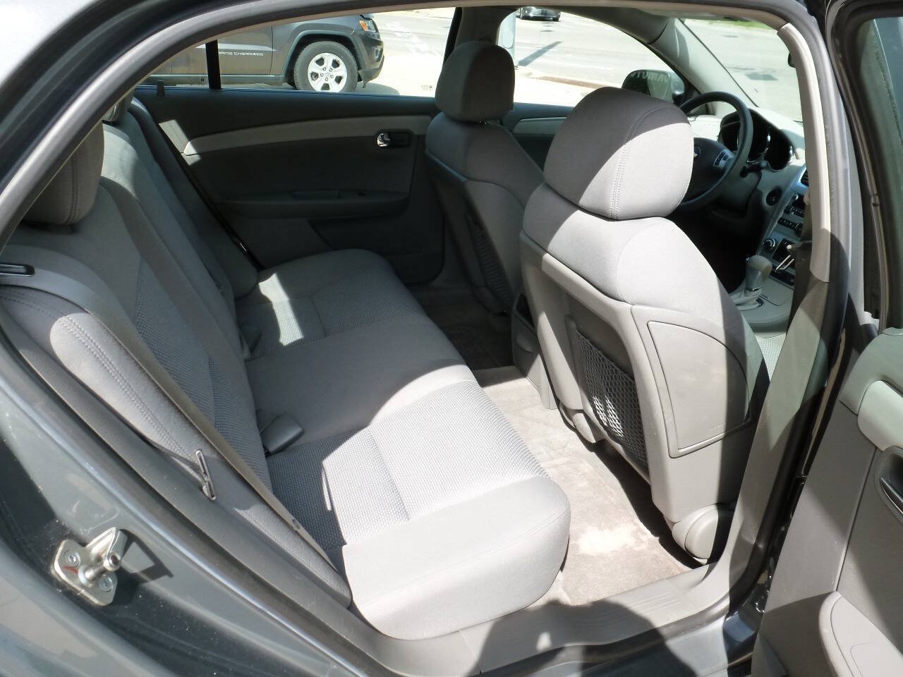 Used 2009 Chevrolet Malibu Hybrid FWD image 12