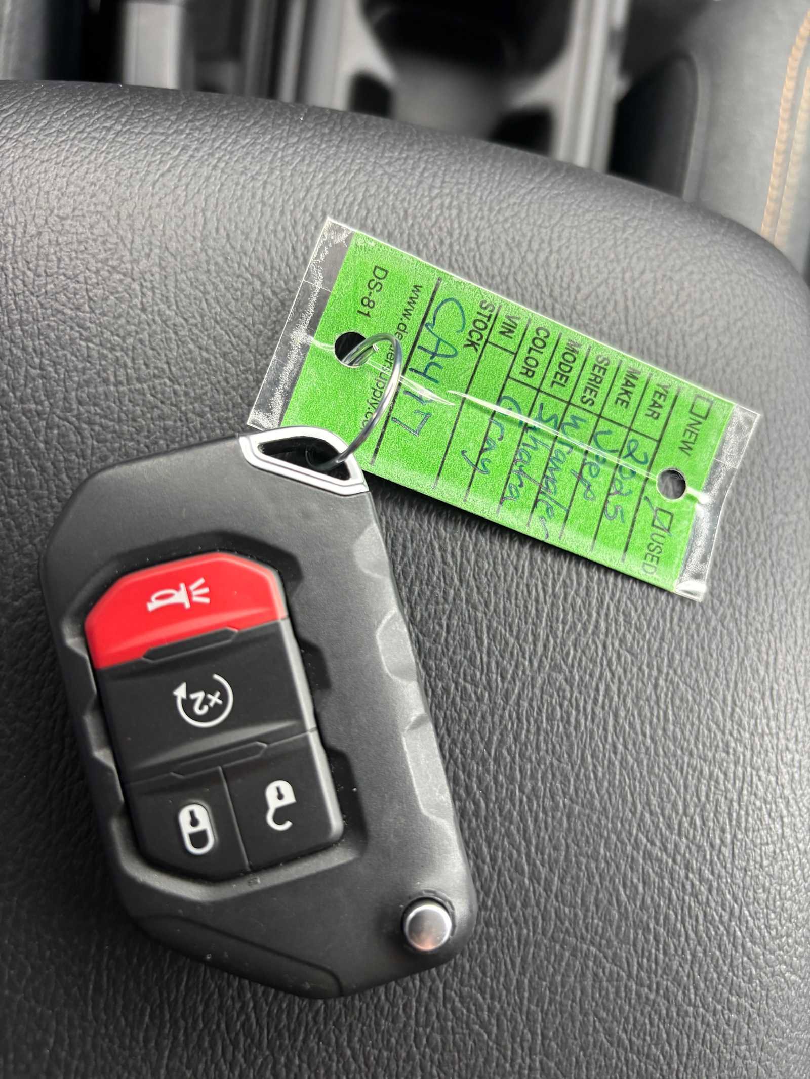 Used 2025 Jeep Wrangler Sahara image 38